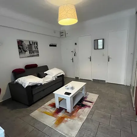 Apartment 2 Personnes Dans Le Celebre Quartier Des Chartreux