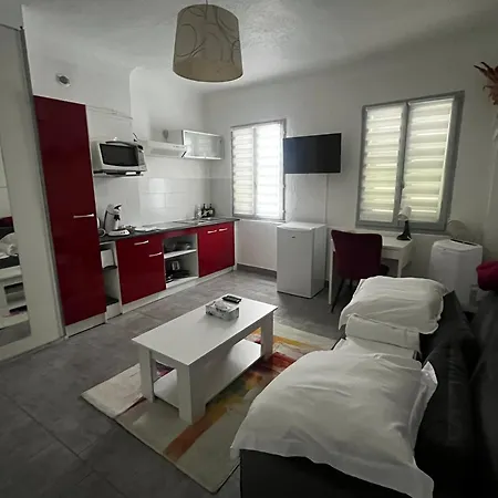 Apartment 2 Personnes Dans Le Celebre Quartier Des Chartreux *