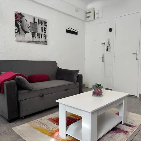 2 Personnes Dans Le Celebre Quartier Des Chartreux Apartment Marseilles